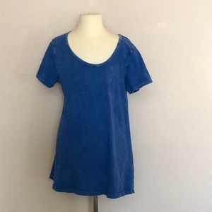 LuLaRoe - Blue Acid Washed T-shirt ((XXS))